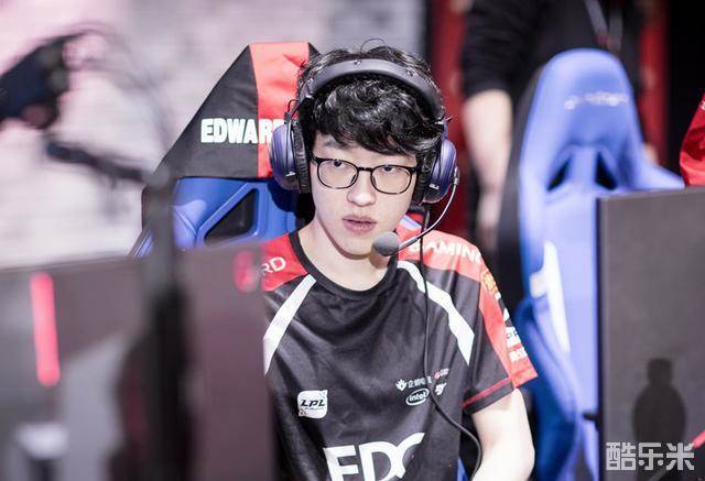 队敲响了警 队敲响了警