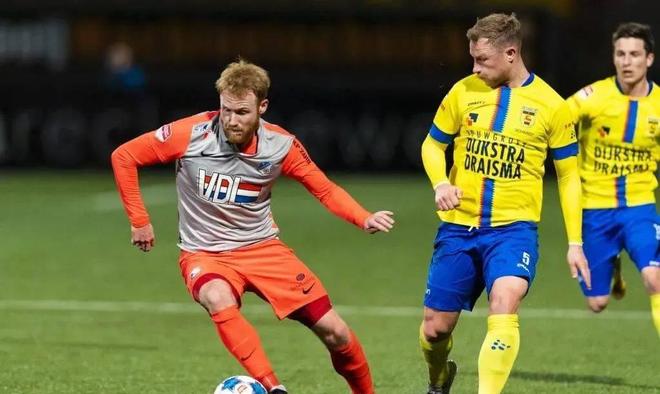 在禁区前沿 在禁区前沿